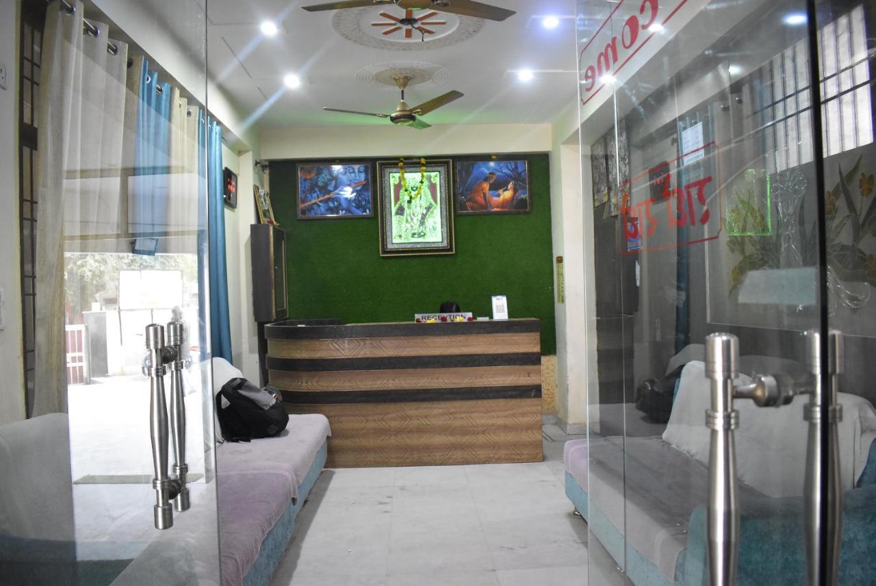 Hotel Shri Hari Palace By Wb Inn Vrindavan Exterior photo