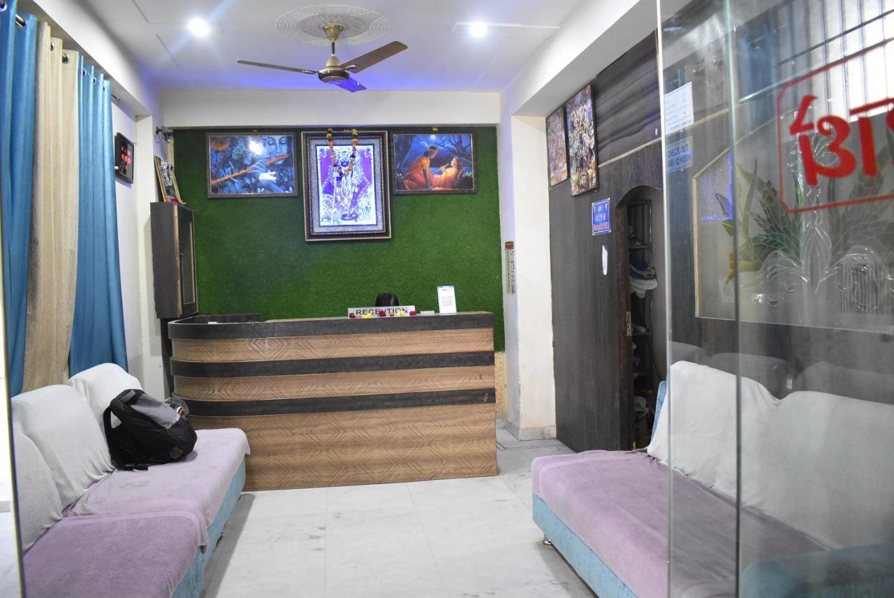 Hotel Shri Hari Palace By Wb Inn Vrindavan Exterior photo