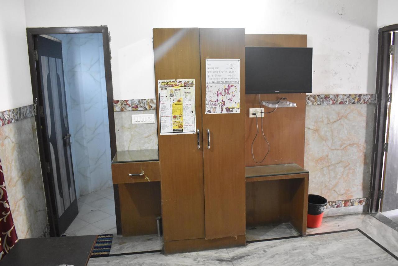 Hotel Shri Hari Palace By Wb Inn Vrindavan Exterior photo